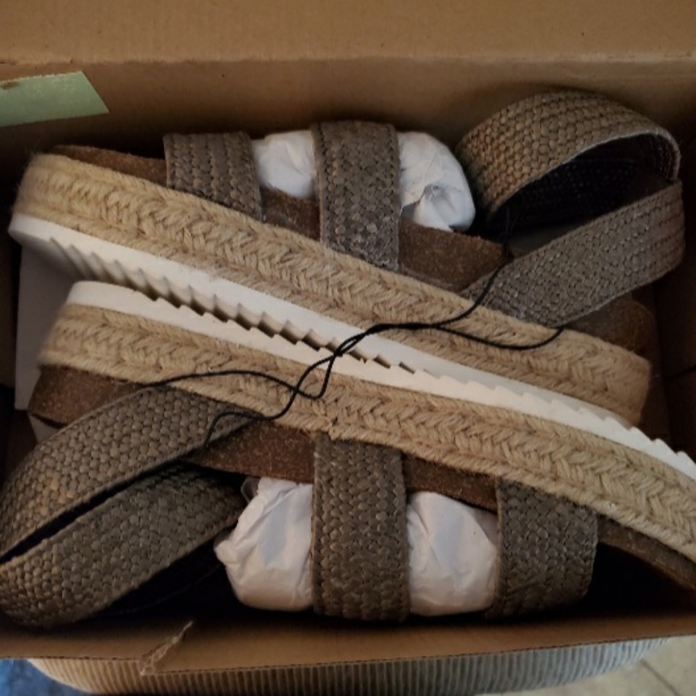 Pop Sandals